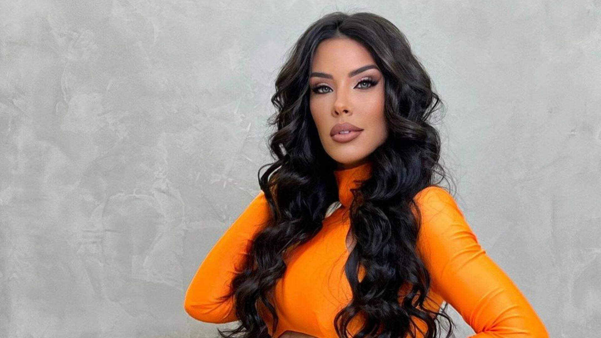 Roupa neon de Ivy Moraes deixa curvas em evidência na hora de montar o look: “Chamativa” - Metropolitana FM