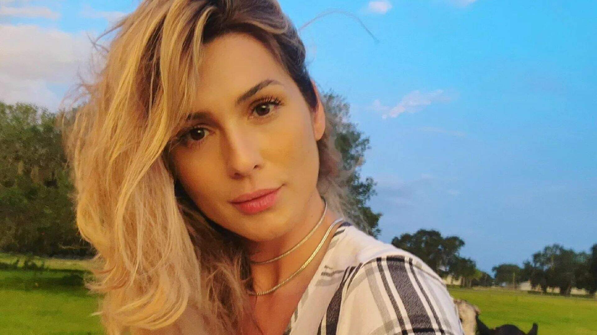 Lívia Andrade ostenta volumão traseiro impressionante com look de “sereia” no Instagram - Metropolitana FM