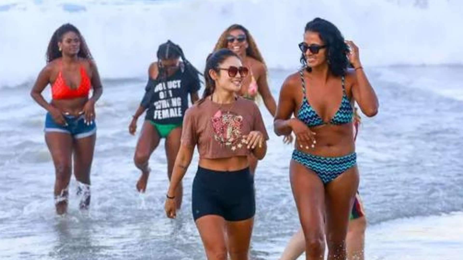 Ex-participantes do ‘No Limite’ curtem dia na praia e se animam com fama