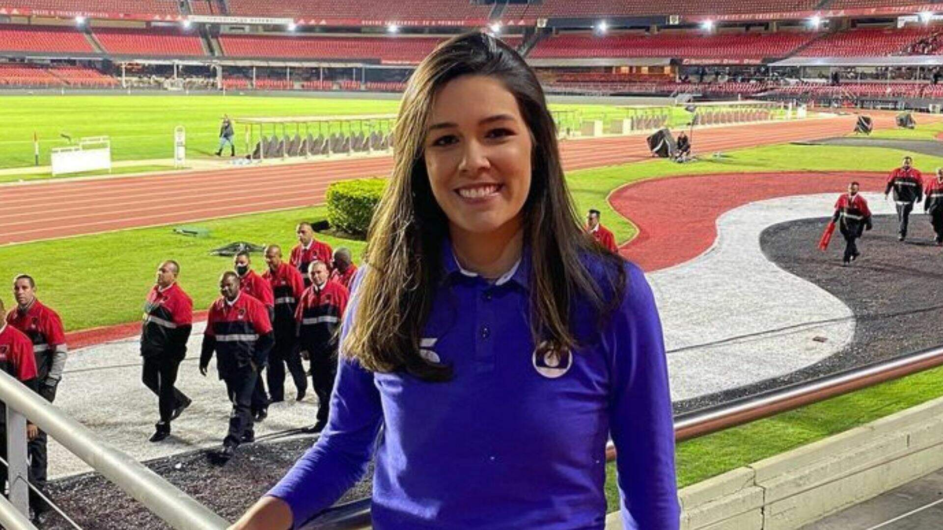 Renata Silveira, primeira brasileira a narrar um jogo da Copa do Mundo, ganha homenagem de Galvão Bueno