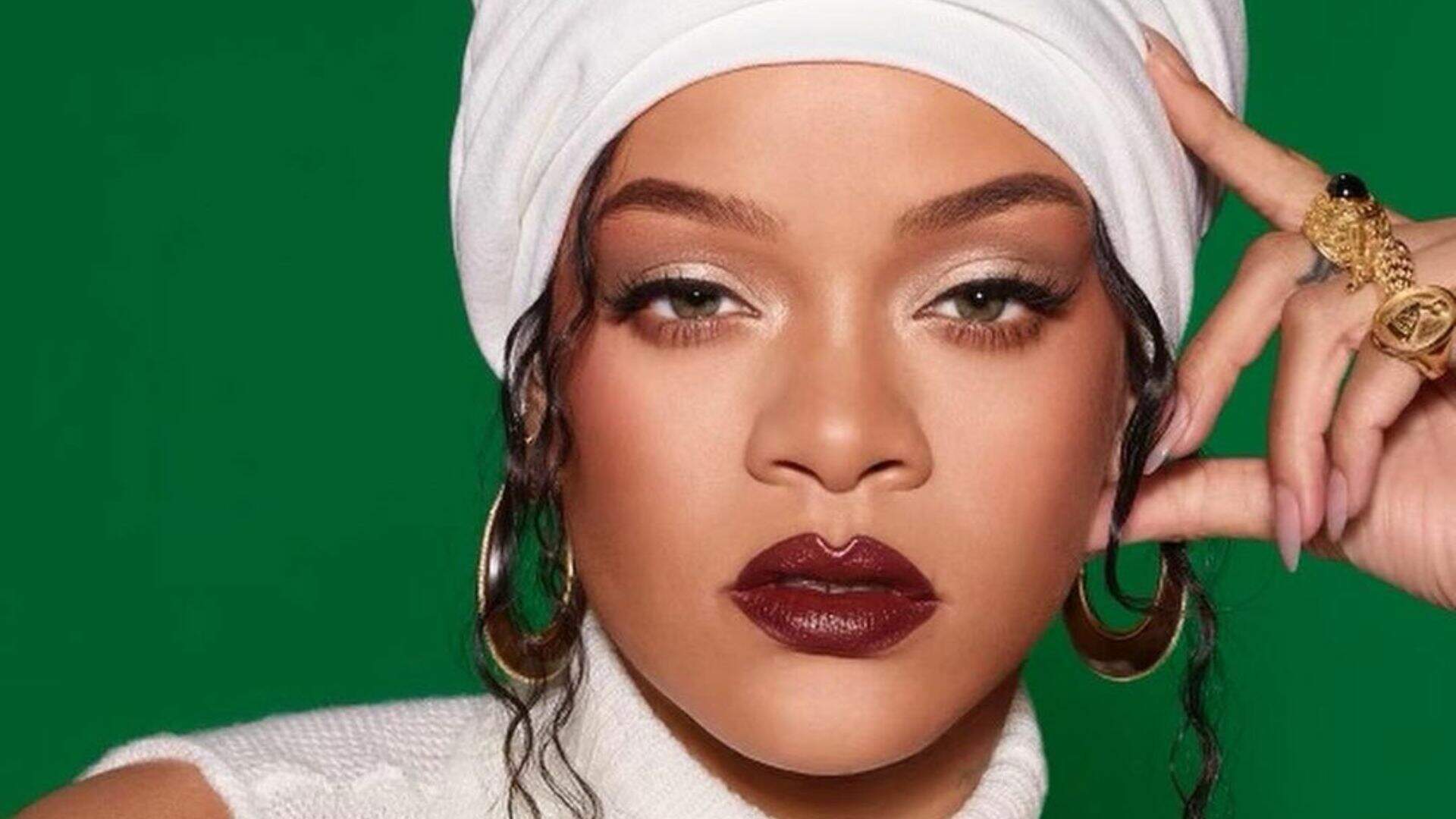 Rihanna causa revolta após estreia de coleção inusitada com ketchup da Fenty Beauty - Metropolitana FM
