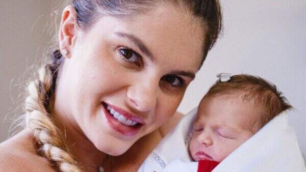 Apesar de sonhar em ter outro filho, Bárbara Evans desabafa sobre maternidade: “Sentimento de culpa”