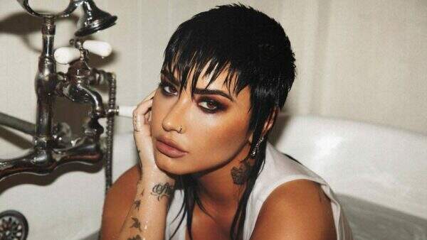 Demi Lovato retorna ao rock, no seu oitavo álbum de estúdio ‘Holy Fvck’