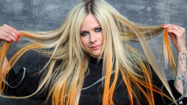 Prestes a fazer shows no Brasil, Avril Lavigne faz anúncio importante e anima fãs
