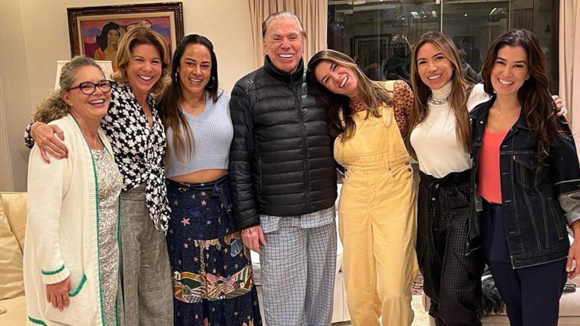 Silvio Santos mantem a tradição e recebe filhas no Dia dos Pais de pijama. Confira as fotos!