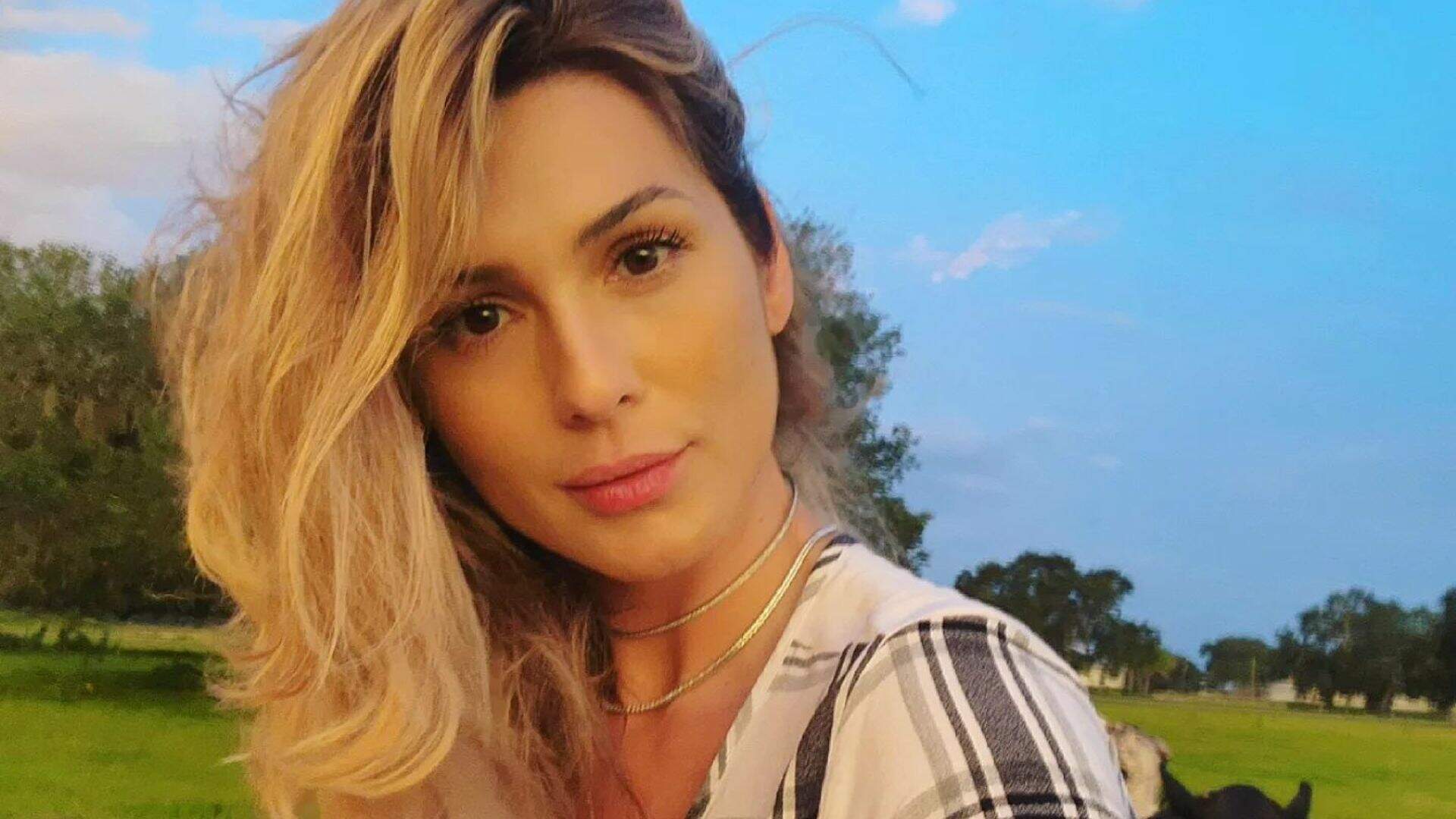 Fugiu do frio? Lívia Andrade aposta no fio-dental “invisível” para garantir a marquinha - Metropolitana FM