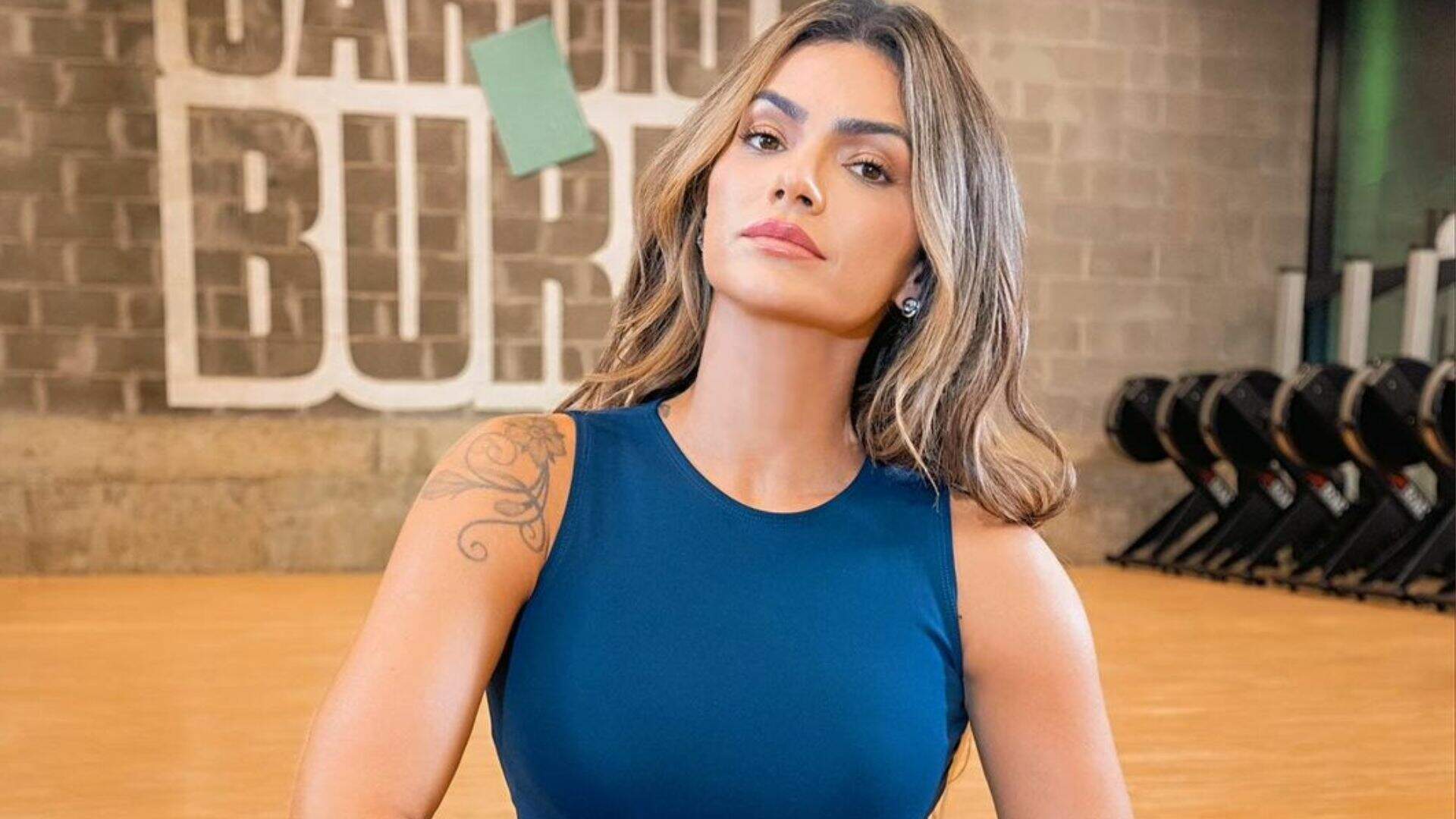 Kelly Key mostra como malha seu bumbum gigante pra bater na nuca: “Treinão pra inspirar” - Metropolitana FM