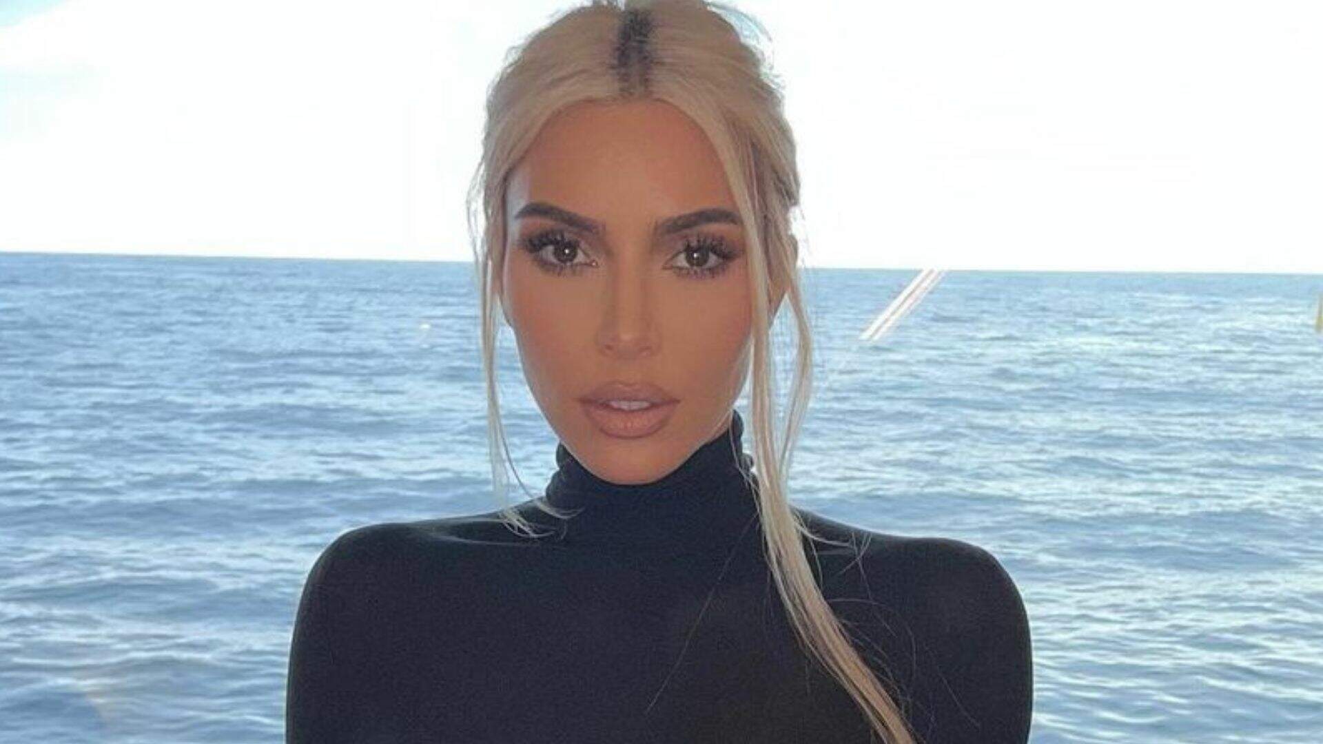 Kim Kardashian muda o visual drasticamente para estrelar capa da Interview Magazine - Metropolitana FM