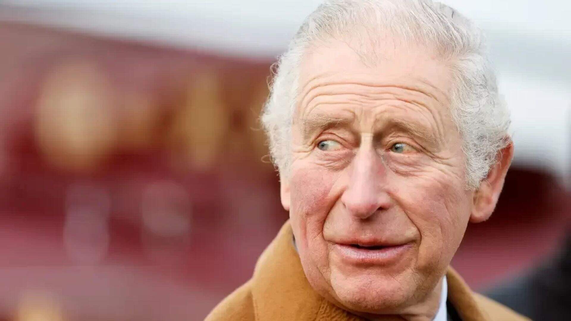 Charles foi o único herdeiro na história do Reino Unido a presenciar a cerimônia de coroação de seu genitor