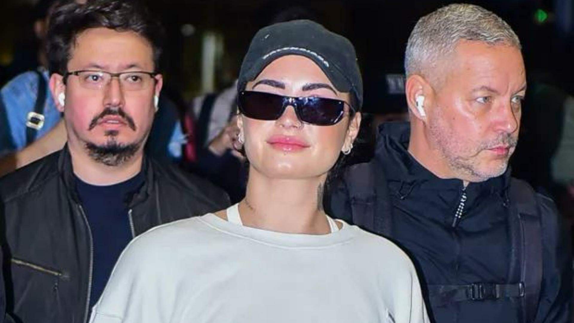 Até breve! Fãs se despedem de Demi Lovato em aeroporto do Rio de Janeiro