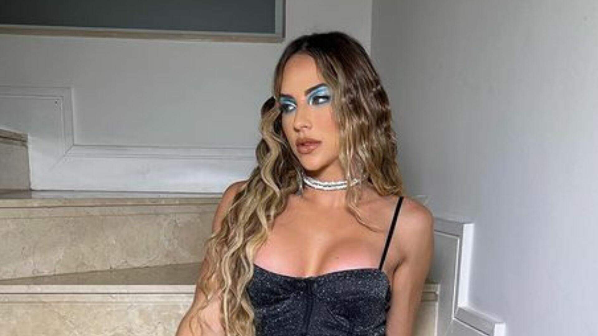 Após pedidos, Gabi Martins exibe foto nunca postada por vestido quase mostrar demais - Metropolitana FM