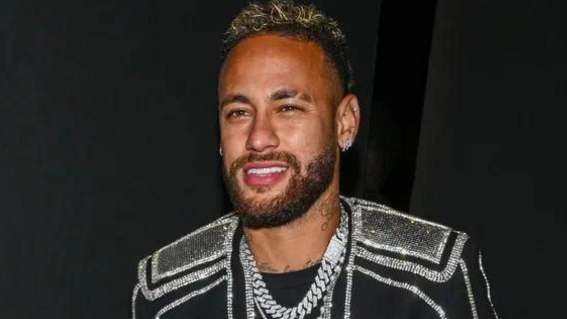 Tá podendo! Neymar é clicado com look milionário em Paris e choca web - Metropolitana FM