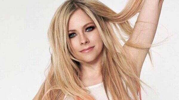 Avril Lavigne já está no Brasil? Cantora posta registro da sua chegada