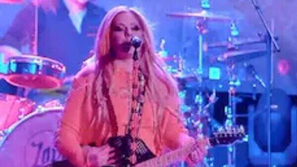 Em show previsível, fãs de Avril Lavigne reclamam de atitude da cantora no palco