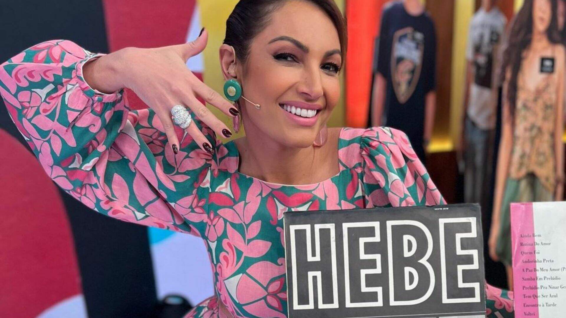 Após 10 anos sem Hebe Camargo, Patrícia Poeta faz homenagem durante o programa ‘Encontro’