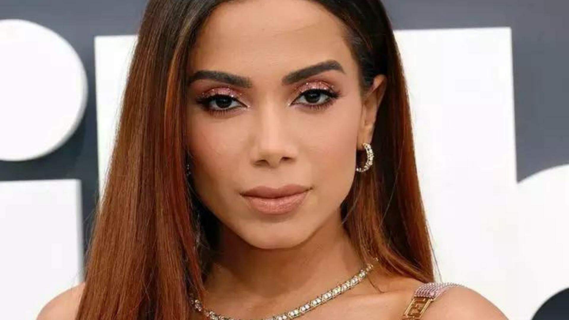 Anitta fala sobre relacionamentos e a bissexualidade: “Estive com algumas mulheres” - Metropolitana FM