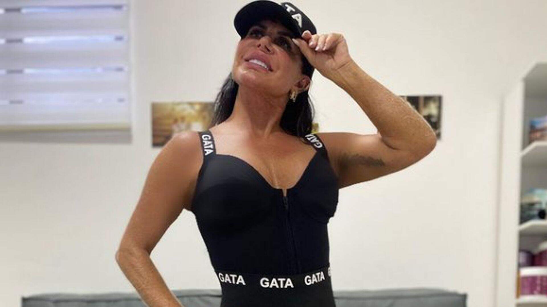 Após colocar prótese de mama, Gretchen mostra resultado em vídeo rebolando: “Pediram tanto” - Metropolitana FM