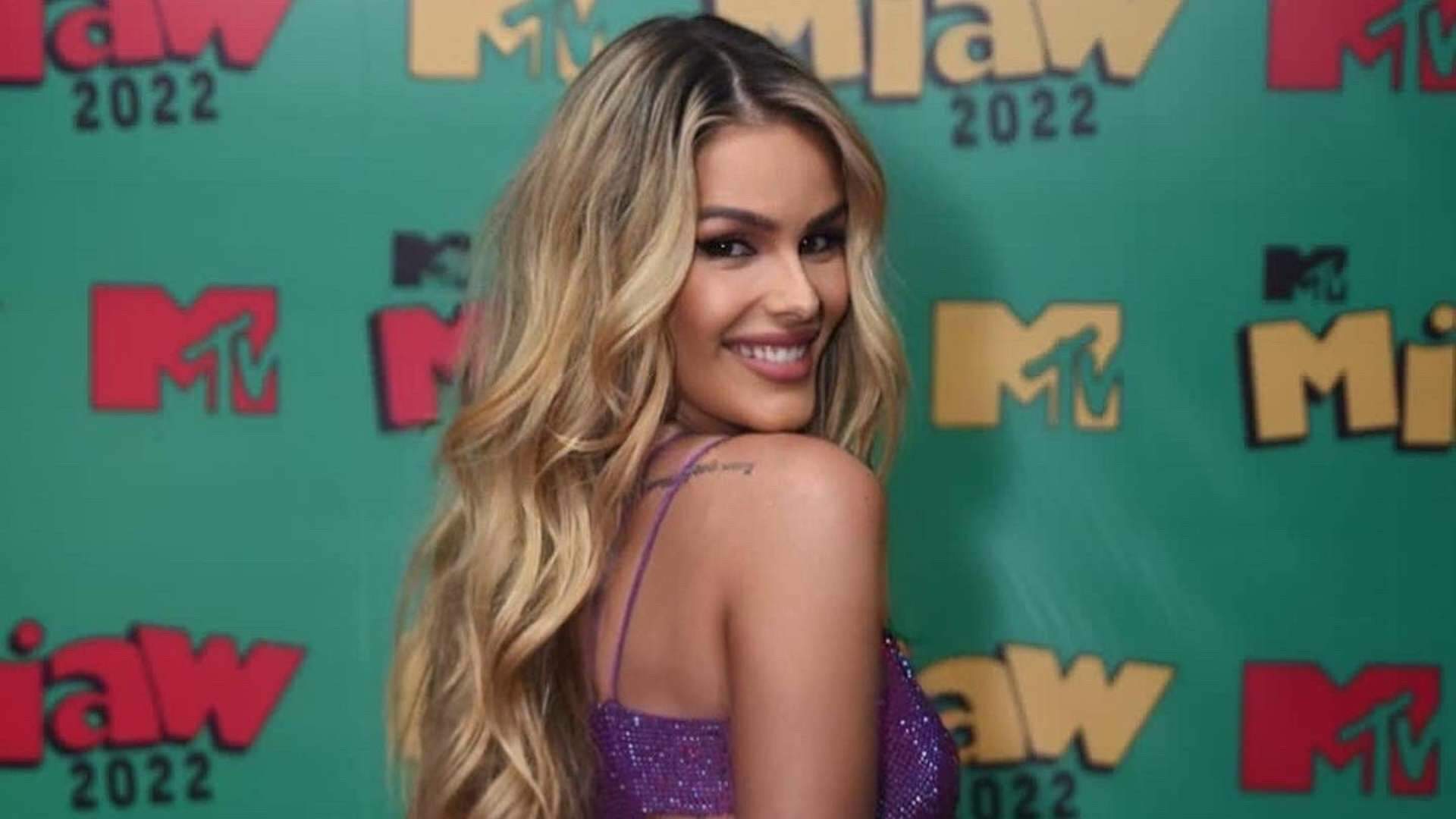 Recém solteira, Yasmin Brunet manda recado na web: “Consigo me apaixonar sem beijar” - Metropolitana FM