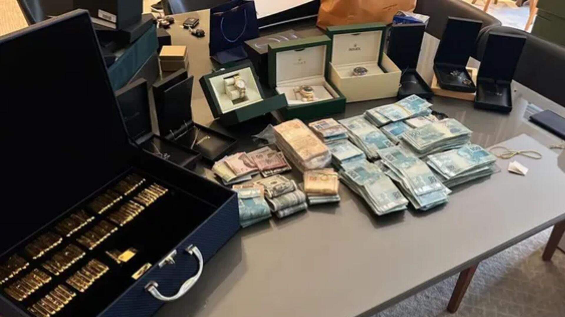 A Polícia Federal realizou um mandado de busca e apreensão na casa do Sheik dos Bitcoins