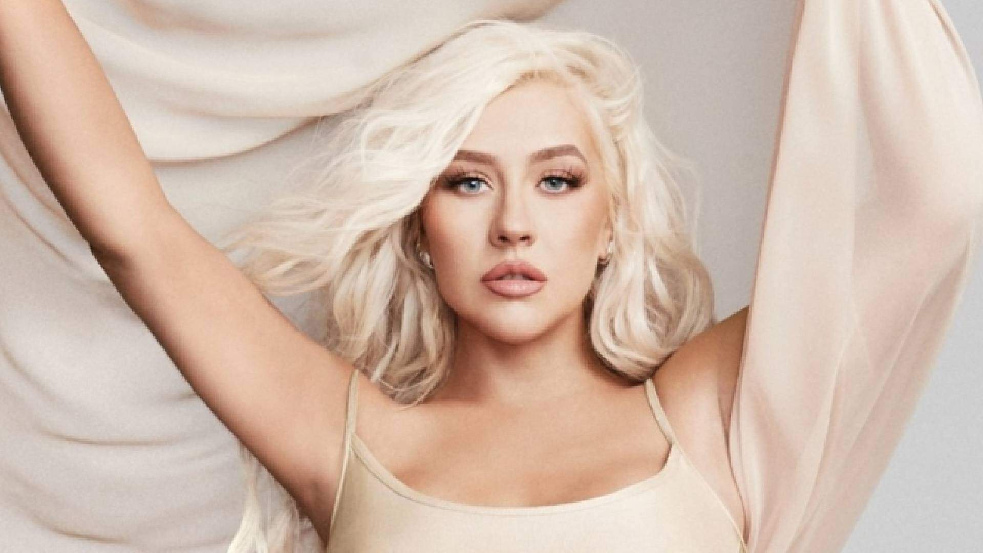 Após 20 anos, Christina Aguilera lança nova versão do clipe de “Beautiful” e emociona web
