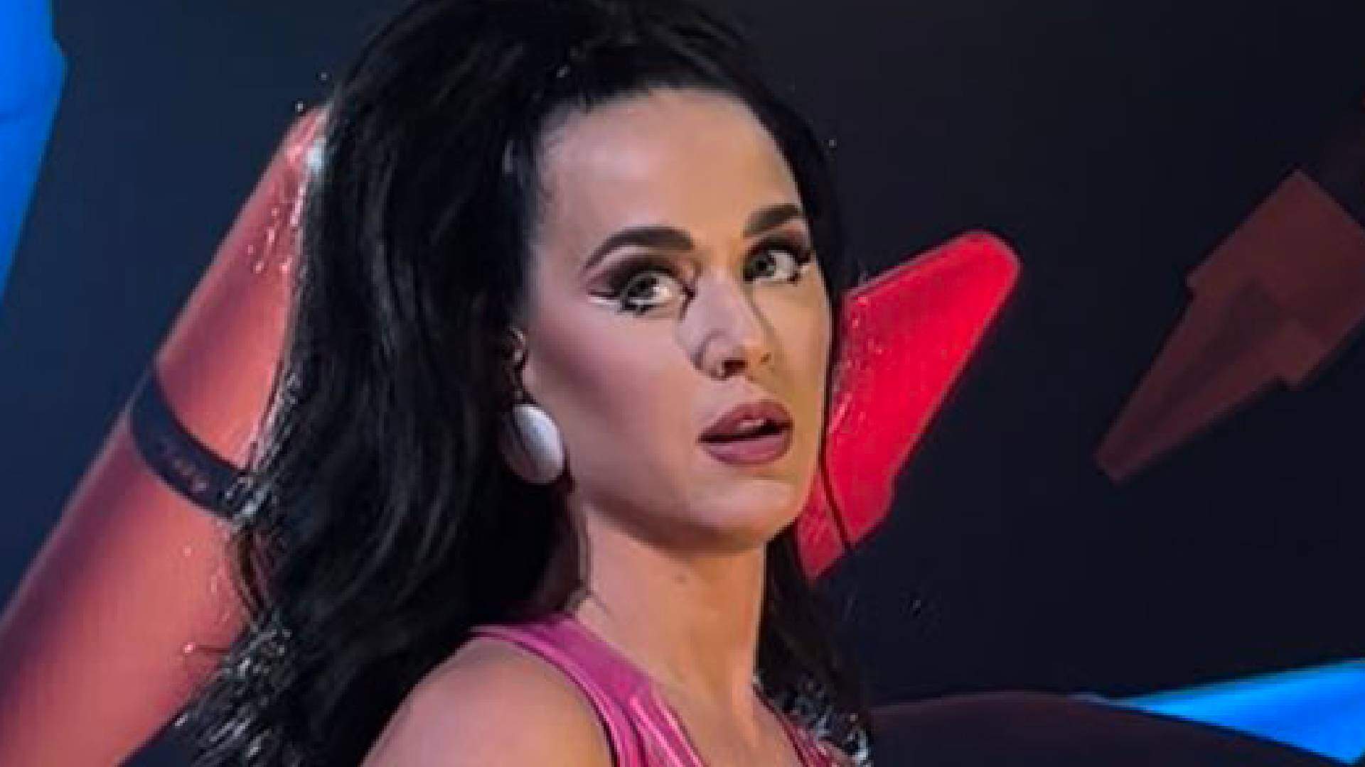 O que aconteceu com Katy Perry? Cantora passa por perrengue inusitado durante show e preocupa fãs - Metropolitana FM
