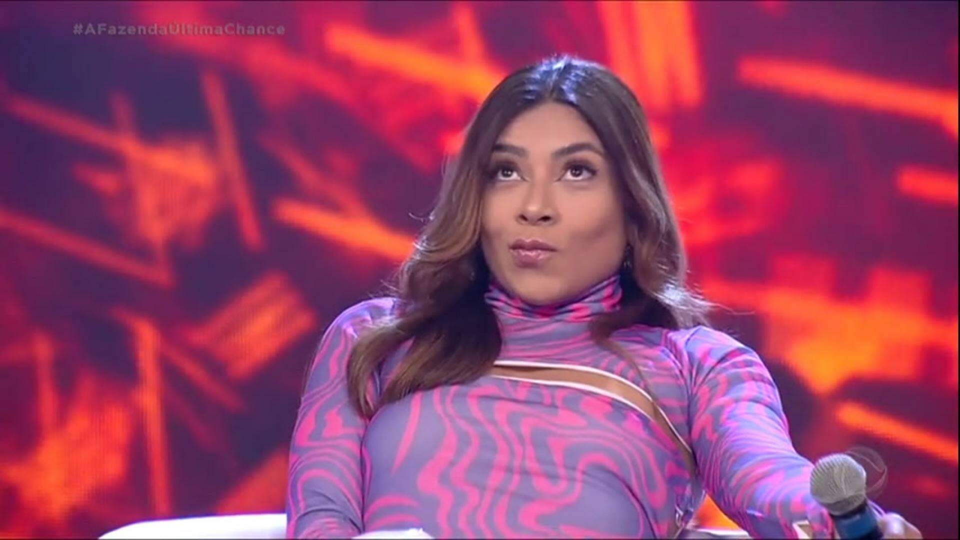 Ingrid Ohara assume que foi orientada a jogar cocô na roupa dos rivais - Metropolitana FM