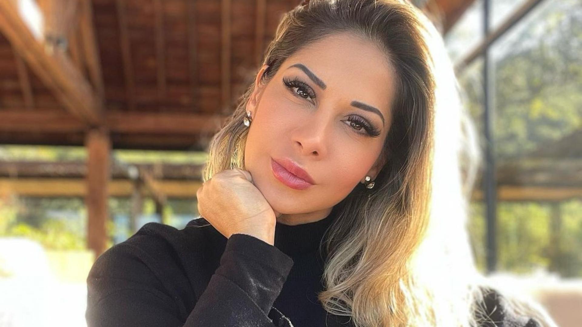 Solteira, Maíra Cardi sobe no balanço com biquíni sumindo no volumão traseiro: “Natural” - Metropolitana FM