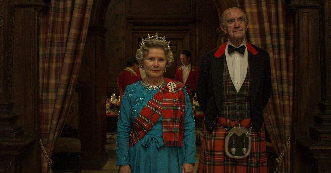 Imelda Staunton e Jonathan Pryce como Rainha Elizabeth II e Príncipe Philip. (Foto: Reprodução/Netflix)