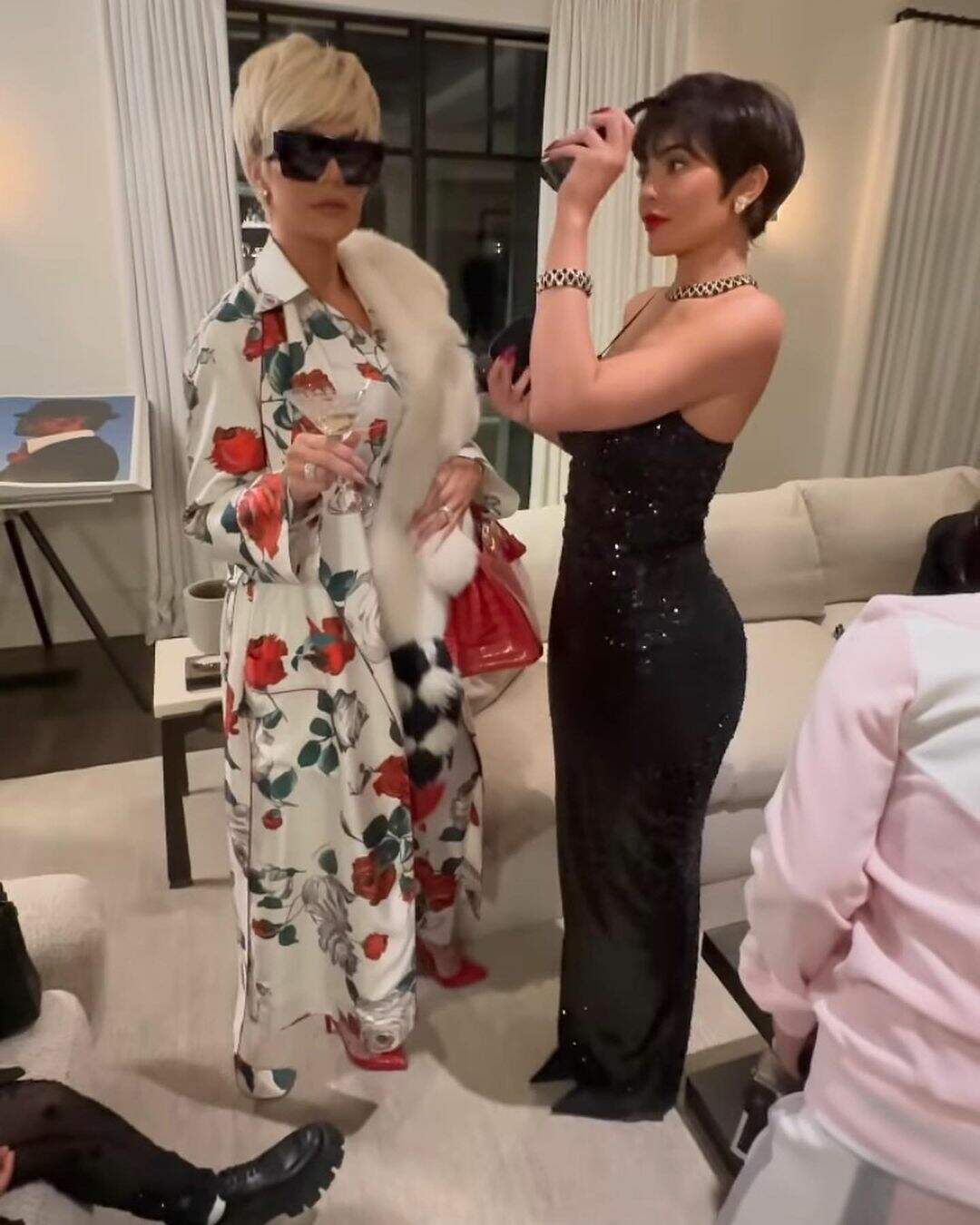 Khloé e Kourtney Kardashian com Kylie Jenner