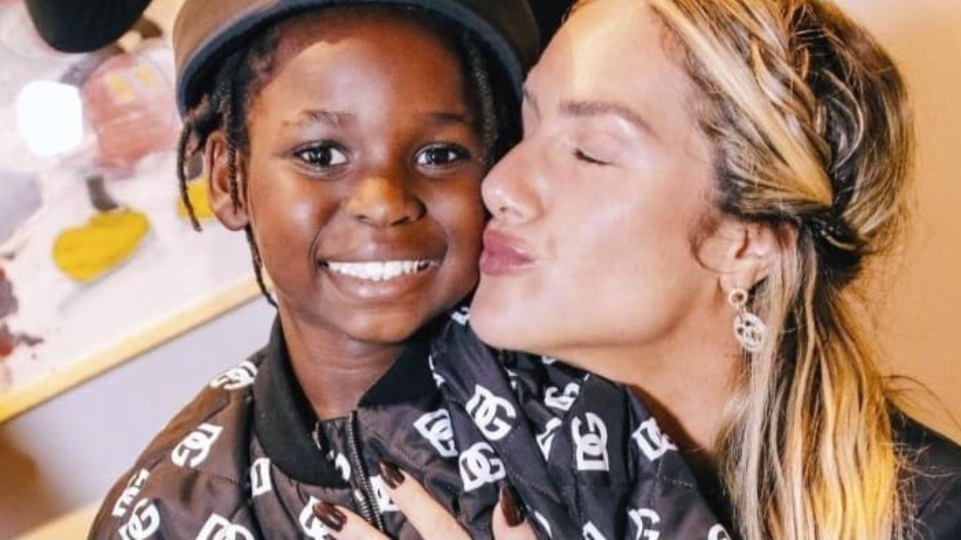 Giovanna Ewbank se emociona com estreia de Bless como modelo: “Importante e potente” - Metropolitana FM