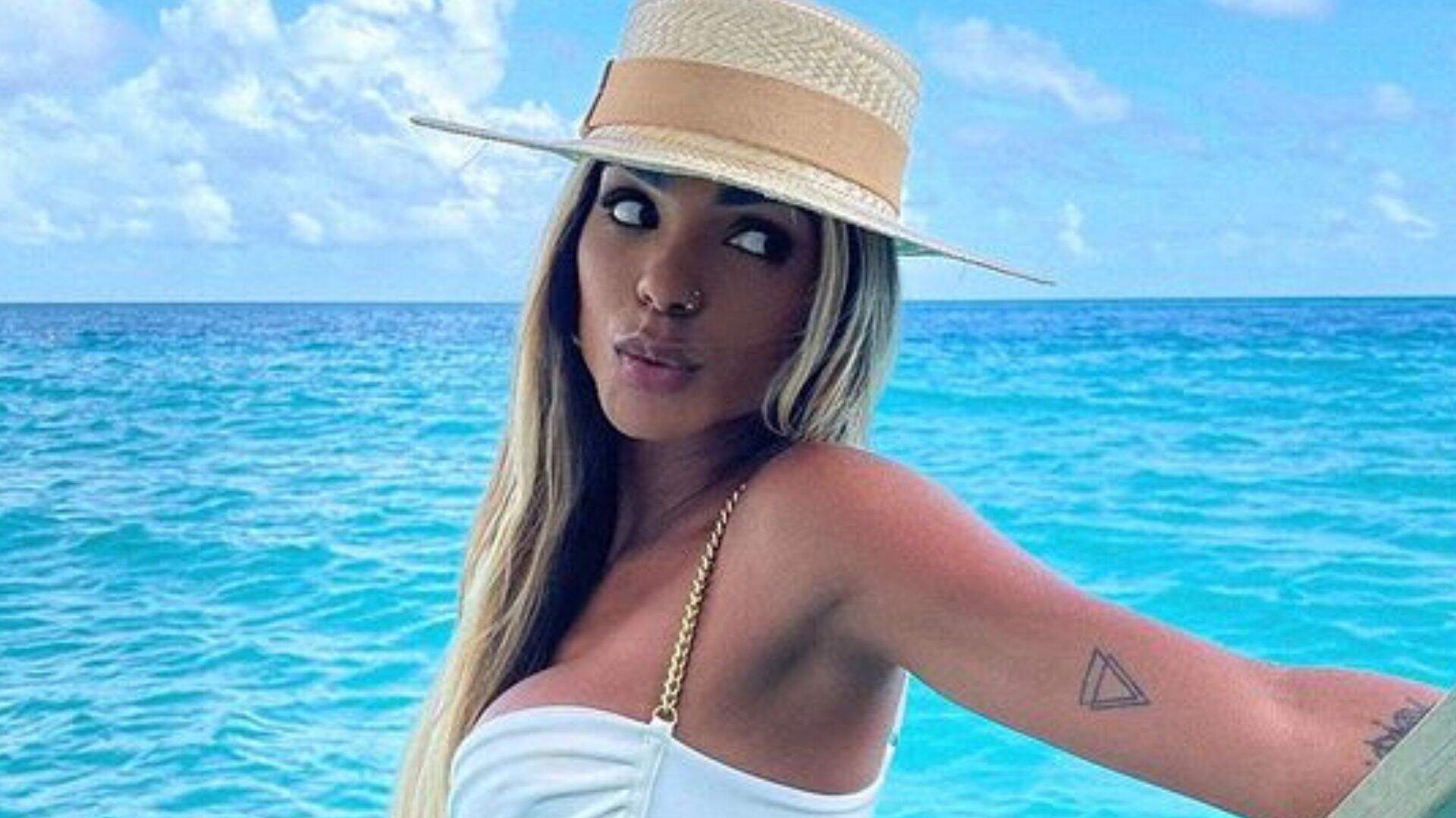 Brunna Gonçalves mostra bumbum redondinho no meio da praia e calcinha sumindo choca: “Engoliu” - Metropolitana FM