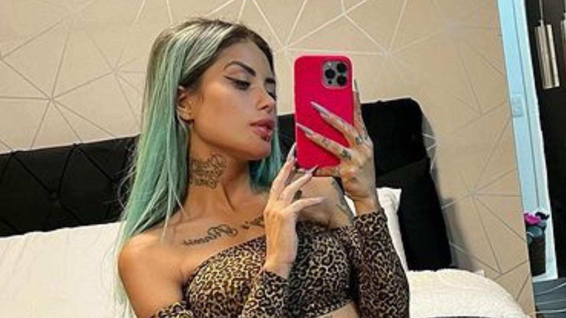 Após deixar reality ‘A Fazenda’, Tati Zaqui volta ao Instagram sensualizando e lambendo leite - Metropolitana FM