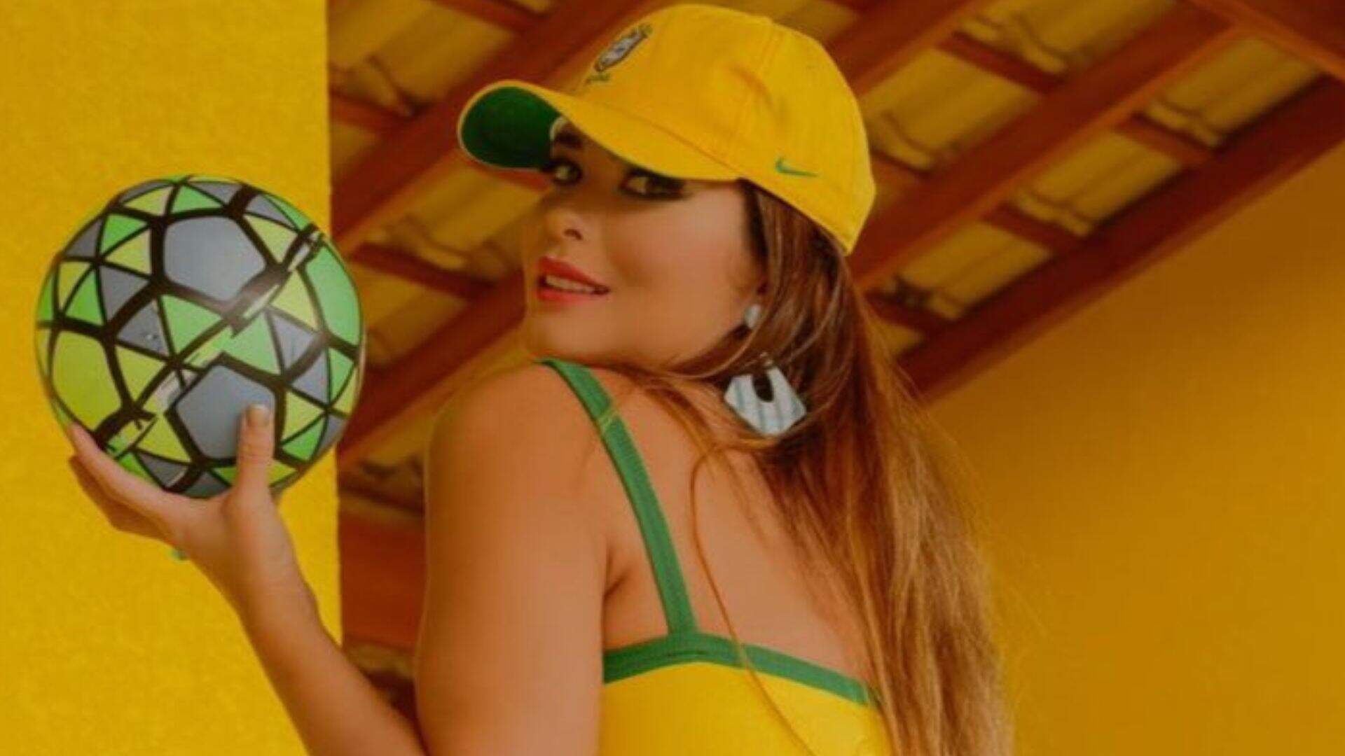 Abaixando a calcinha, Geisy Arruda fica só com camiseta do Brasil: “O Hexa começa com a rosinha” - Metropolitana FM