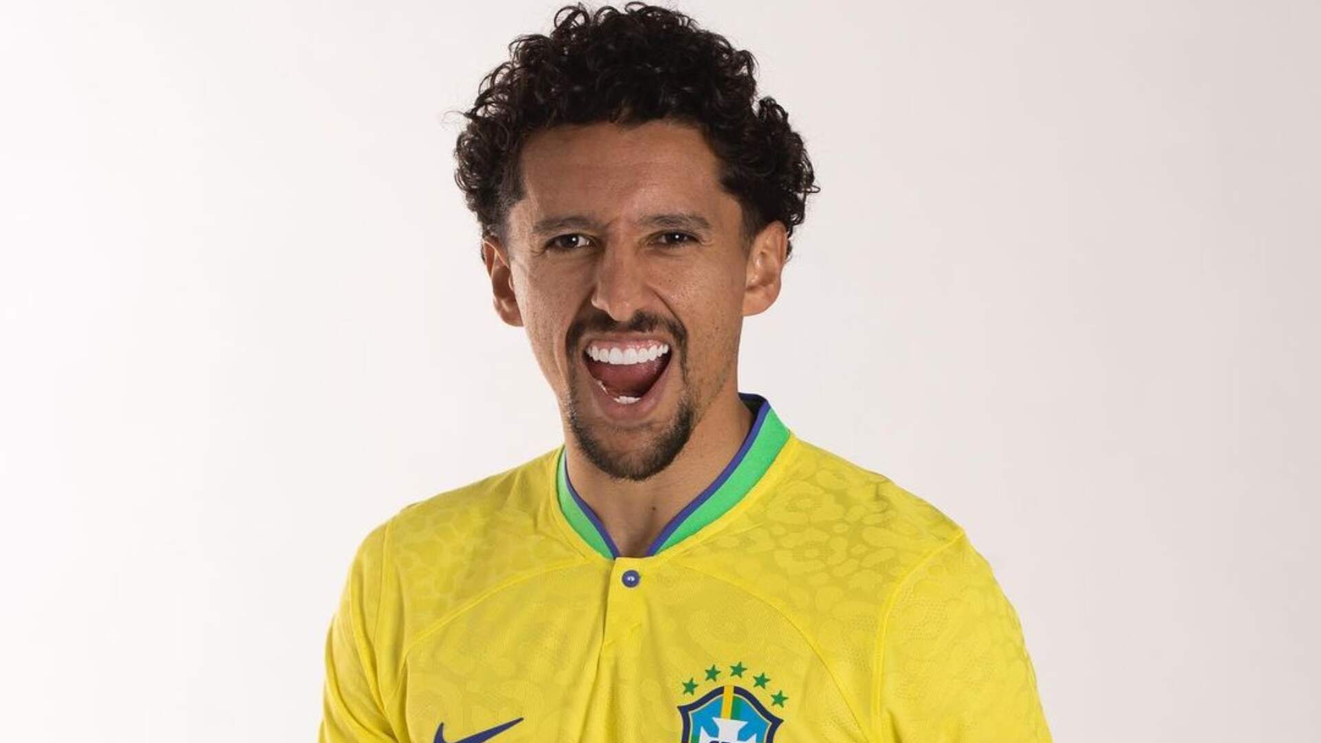Marquinhos é um jogador de futebol brasileiro que atua como zagueiro.