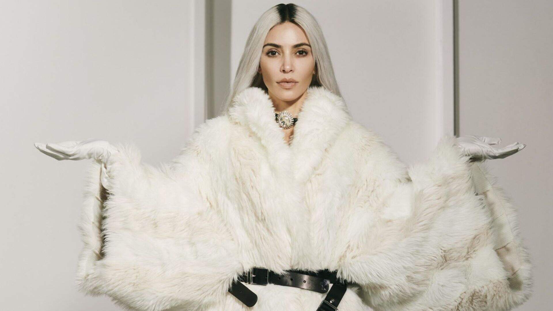 Mudança de visual? Kim Kardashian aparece super elegante em ensaio para revista - Metropolitana FM