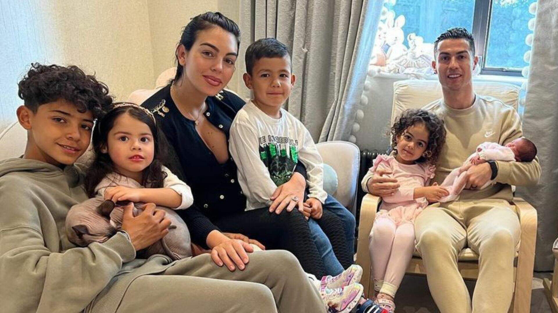 Cristiano Ronaldo relembra como foi contar aos filhos que perdeu um dos gêmeos: “Pior momento” - Metropolitana FM