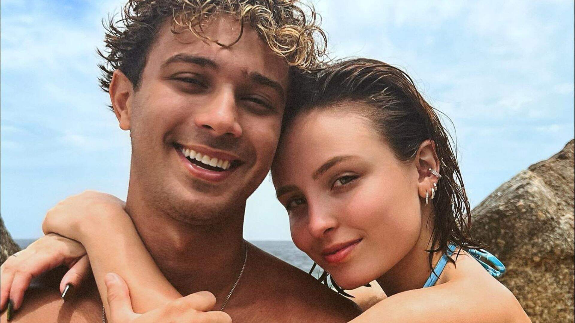 Larissa Manoela curte praia com namorado André Frambach e se declara - Metropolitana FM