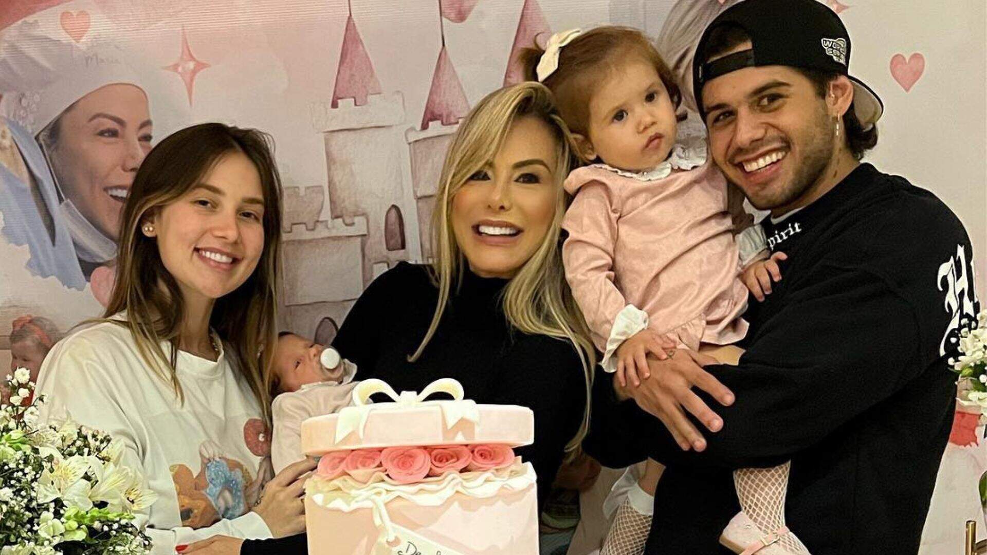 Virginia Fonseca, Zé Felipe e filhas fazem festa surpresa para Poliana Rocha, esposa de Leonardo
