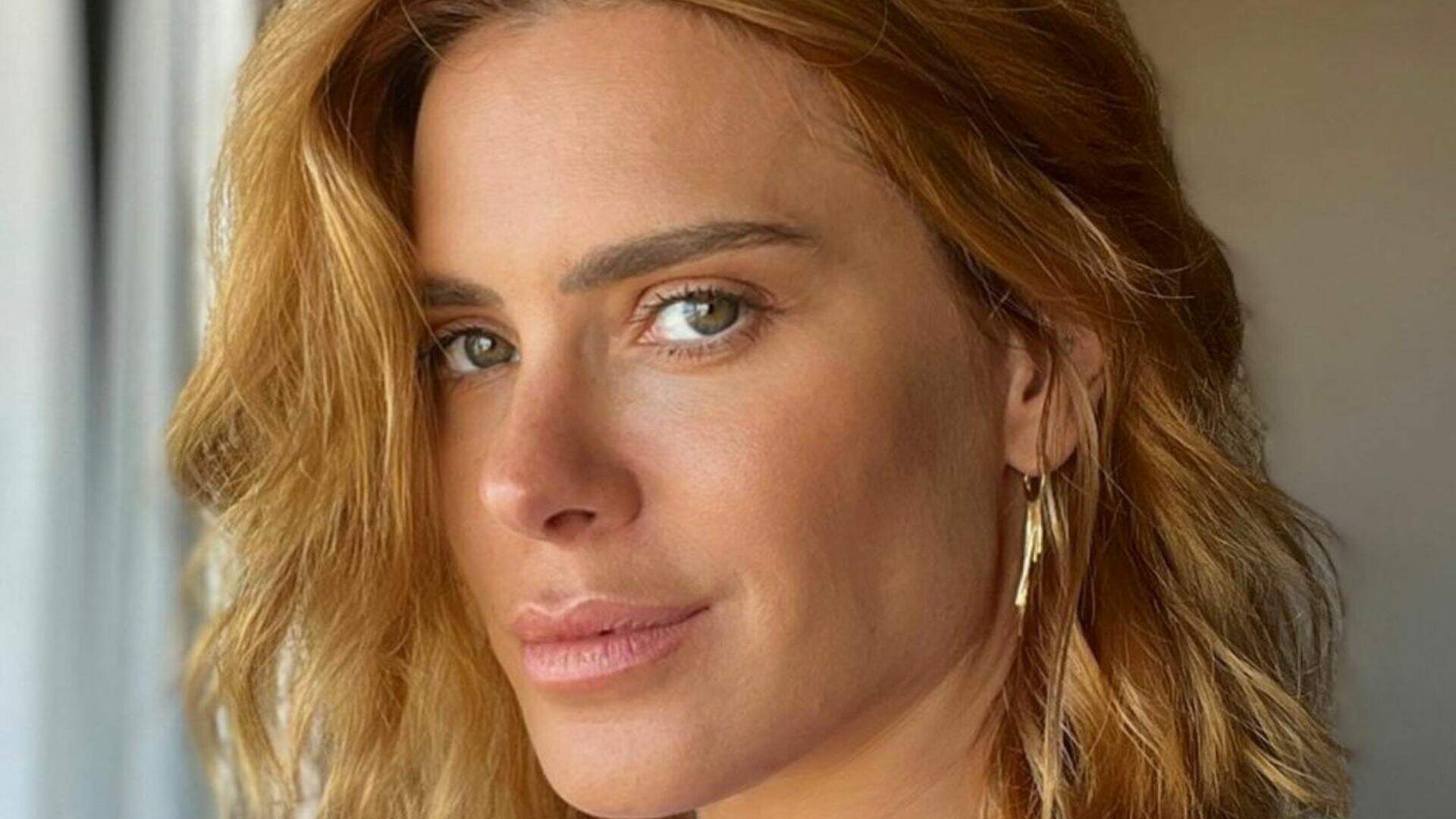 Na geladeira desde 2019, Carolina Dickmann celebra 30 anos na TV Globo: “Passa um filme na cabeça” - Metropolitana FM
