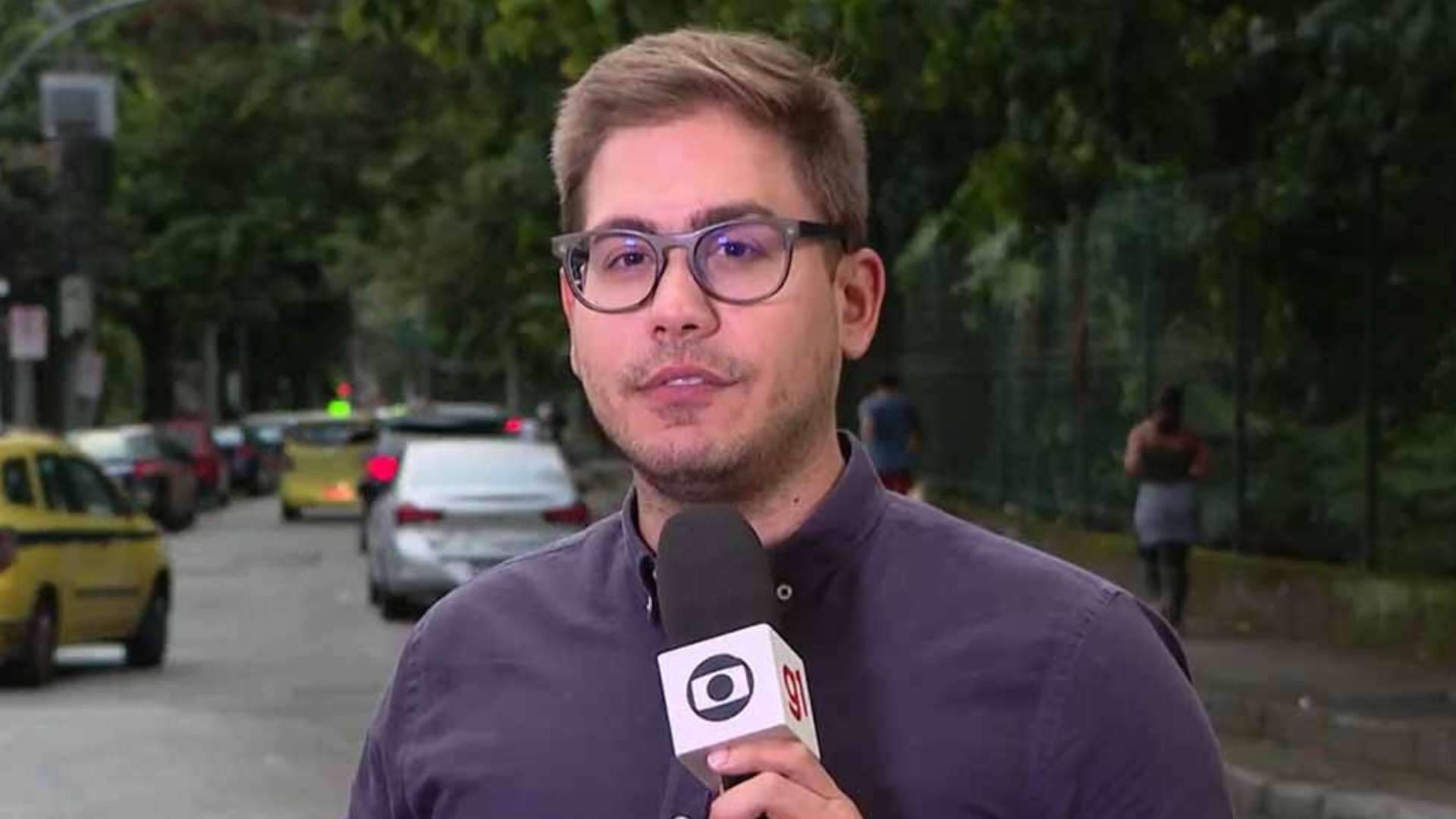 Repórter da Globo é agredido ao vivo por defensora acusada de racismo e gera revolta na web - Metropolitana FM