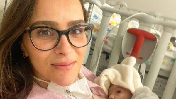 Esposa de Juliano Cazarré desabafa após retornar para o hospital para acompanhar a filha caçula