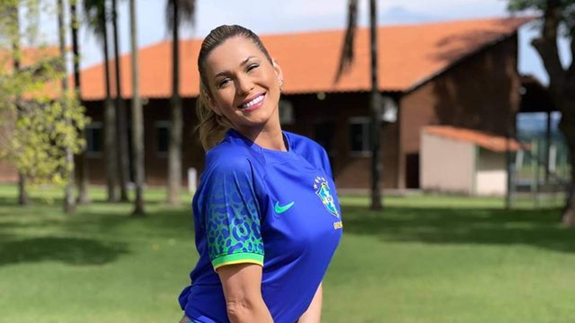 Bumbum de Lívia Andrade quase ‘rasga’ uniforme do Brasil com empinada: “Linda com esse rabetão”