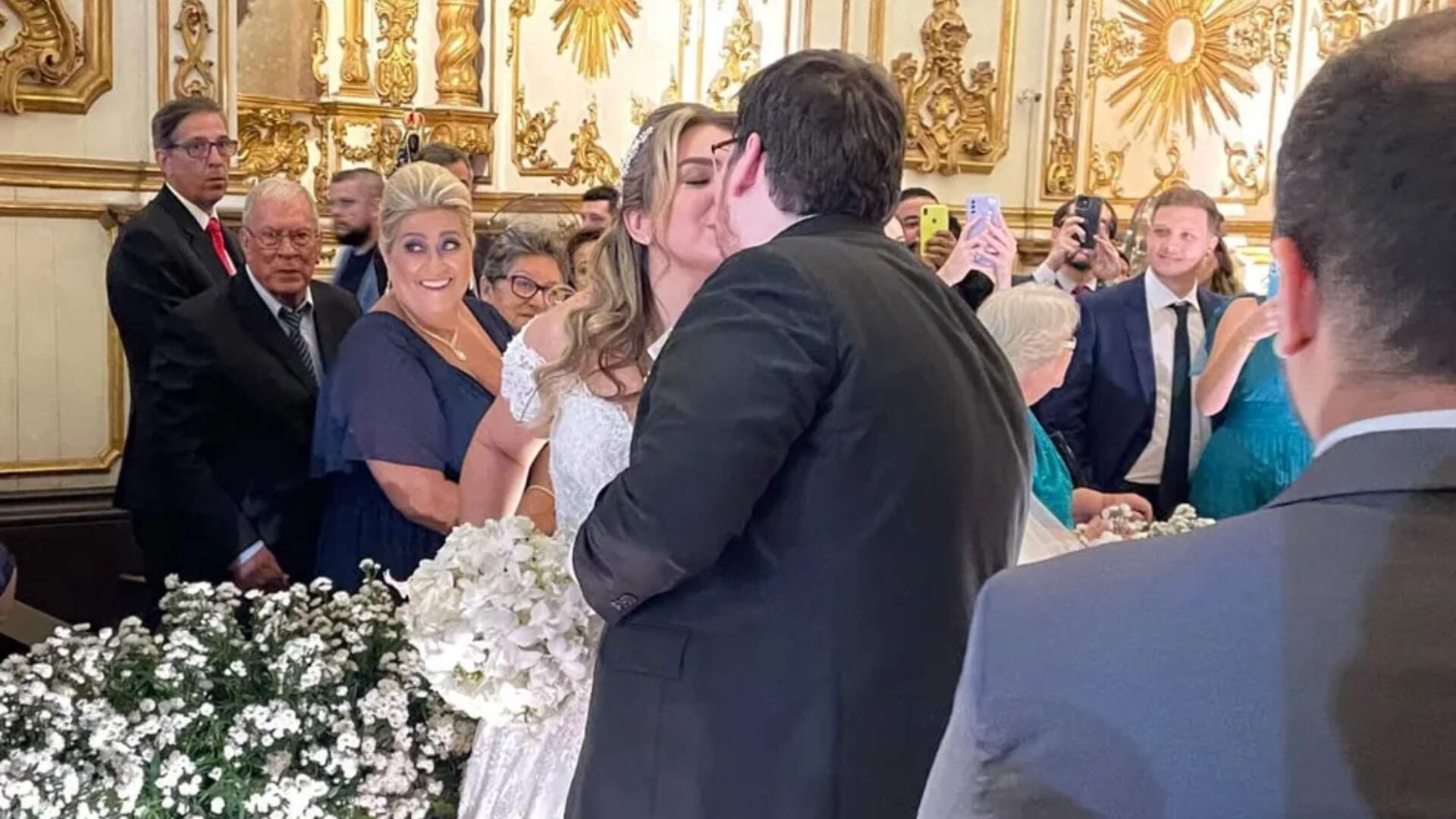 Sucesso! Casimiro Miguel e Anna Beatriz se casam no Rio de Janeiro
