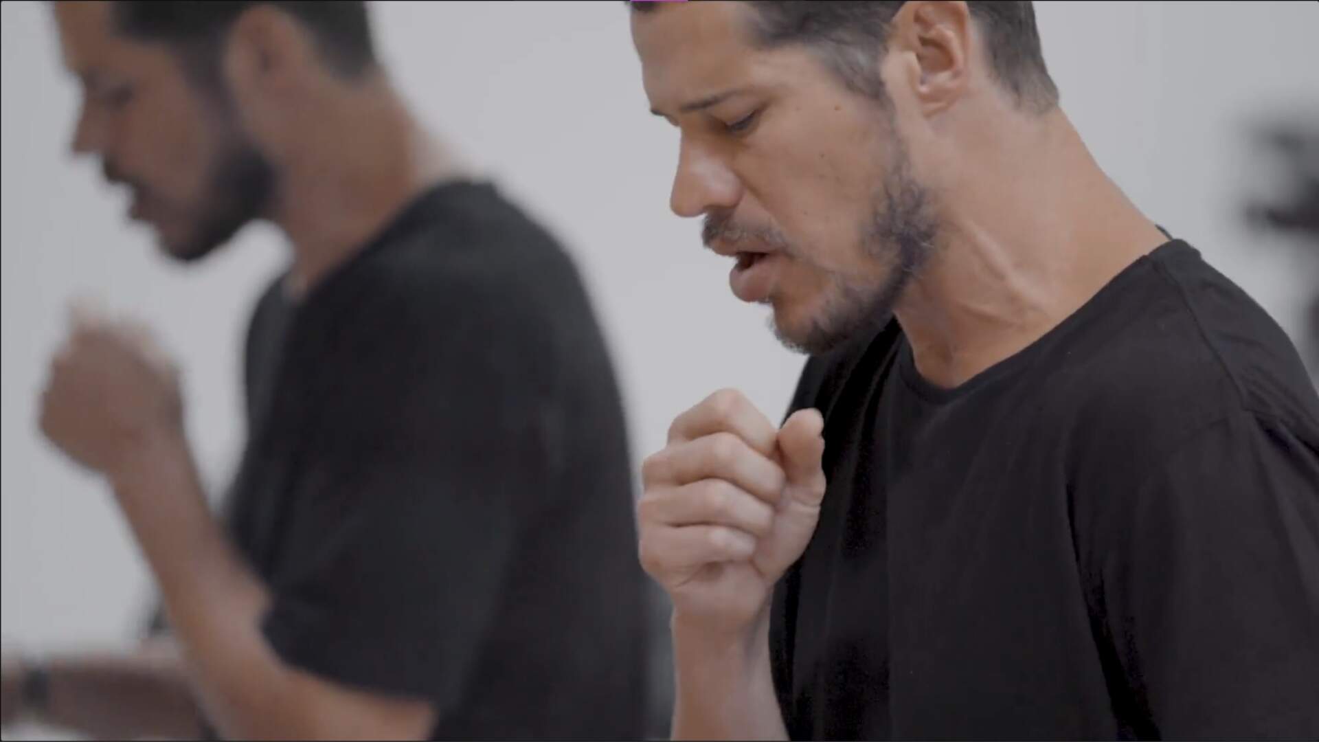 José Loreto solta a voz em vídeo dos bastidores de ‘Vai na Fé’