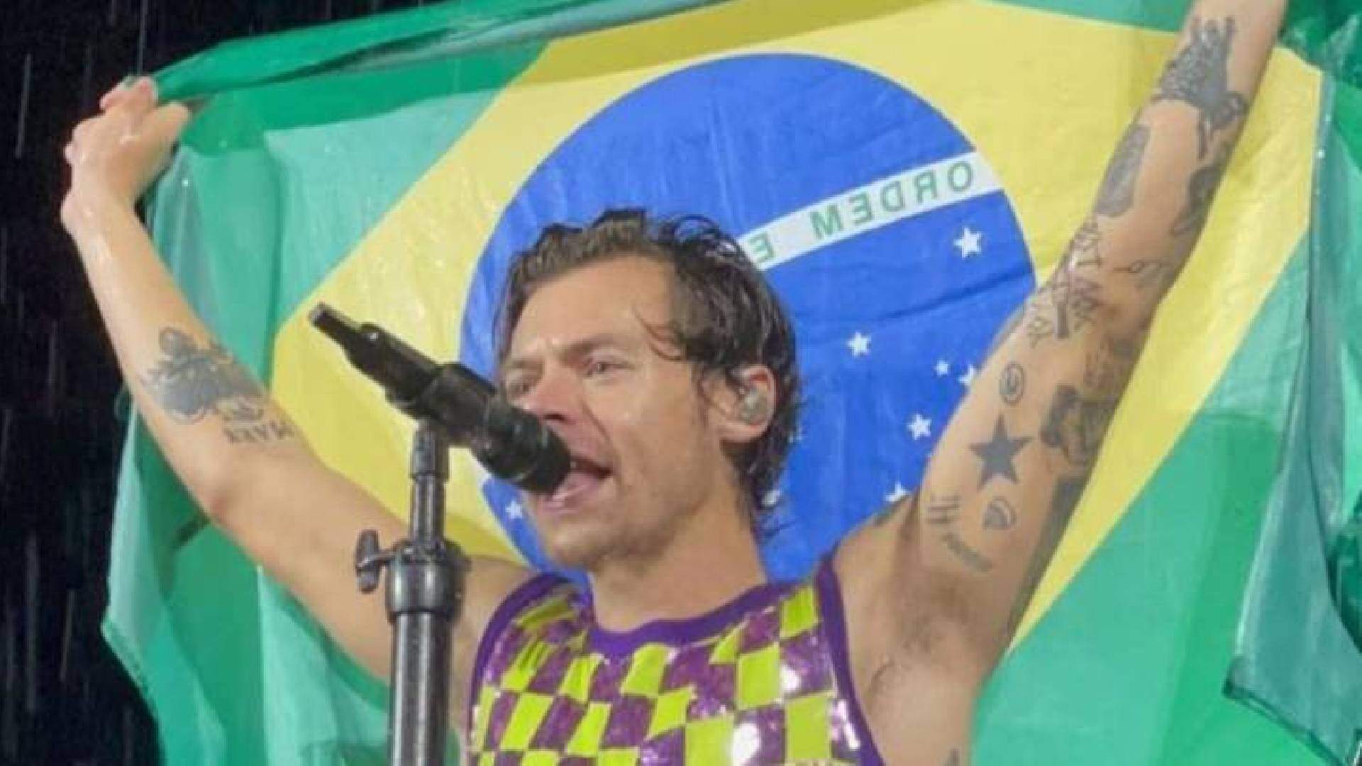 Harry Styles faz São Paulo dançar na chuva e empolga fãs no primeiro show da “Love On Tour”