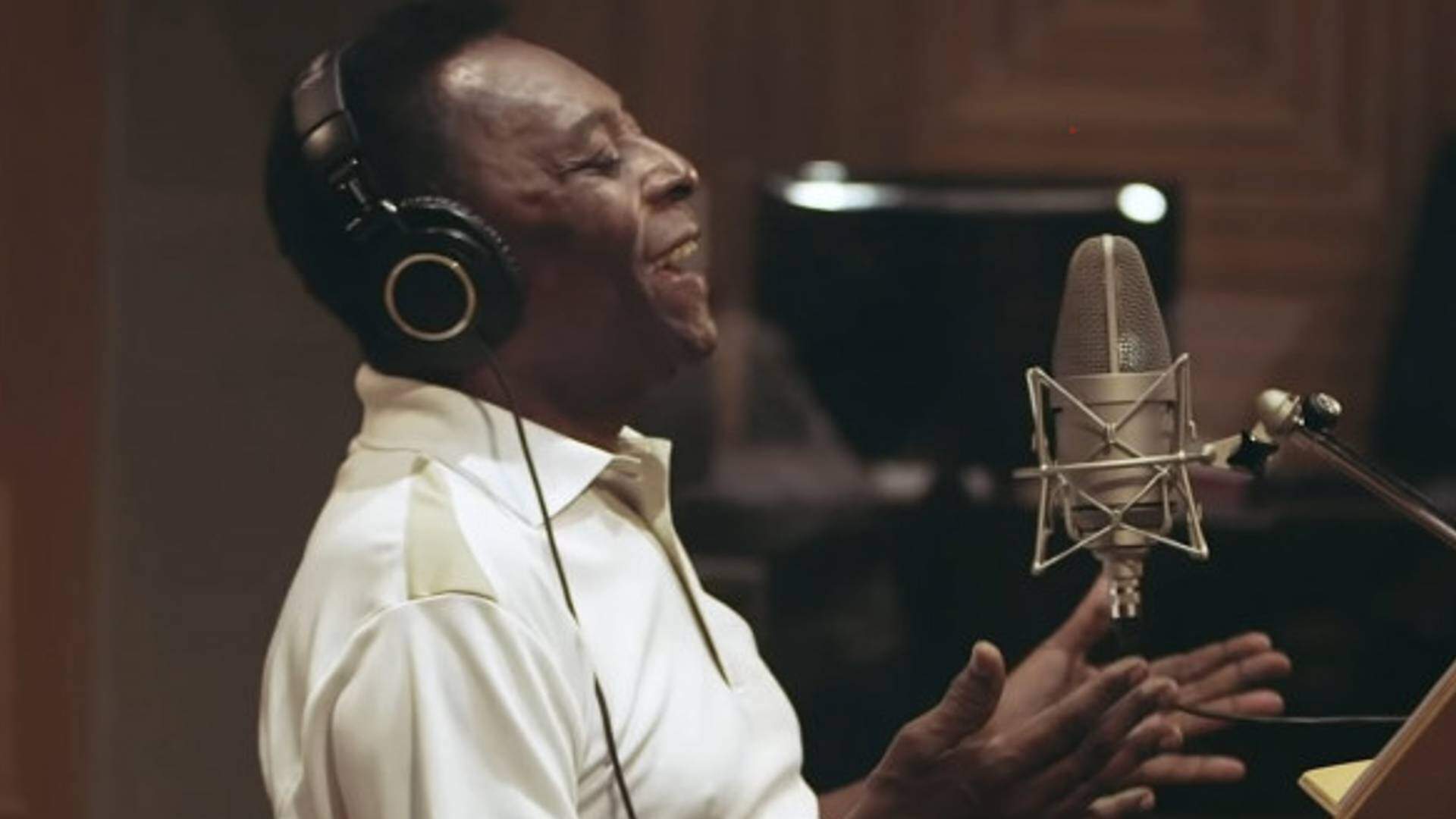 Pelé também foi cantor? Relembre a carreira musical do eterno Rei do Futebol  - Metropolitana FM