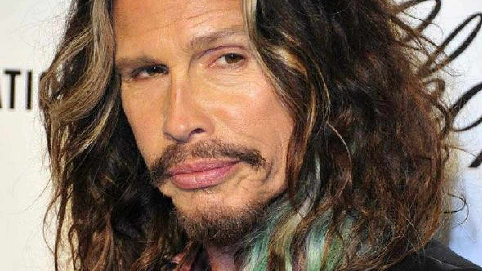 Steven Tyler, vocalista do Aerosmith, sofre grave acusação e situação polêmica do cantor choca fãs