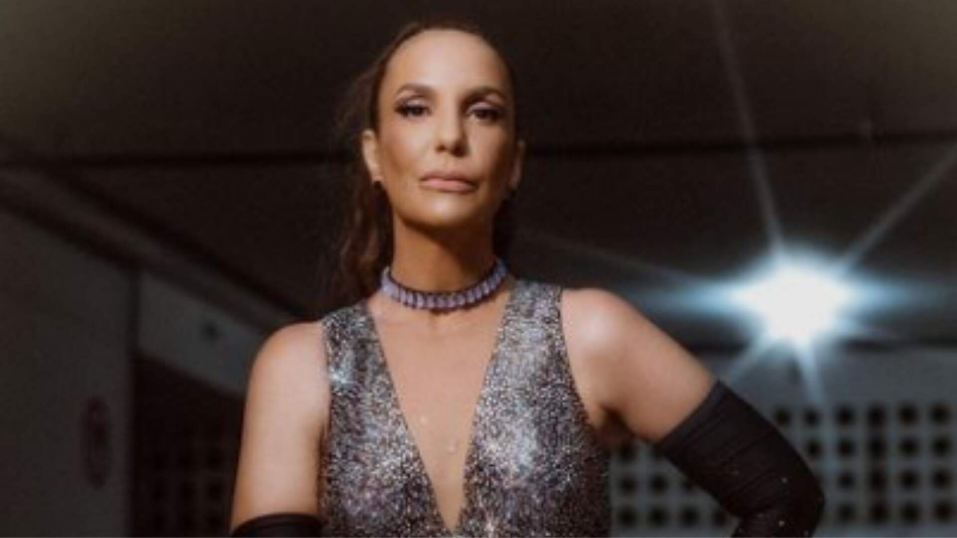 Ivete Sangalo surge poderosa com dress feito por detentos e diz: “Eu já sou linda, mas com esse look eu realmente exagerei!” - Metropolitana FM