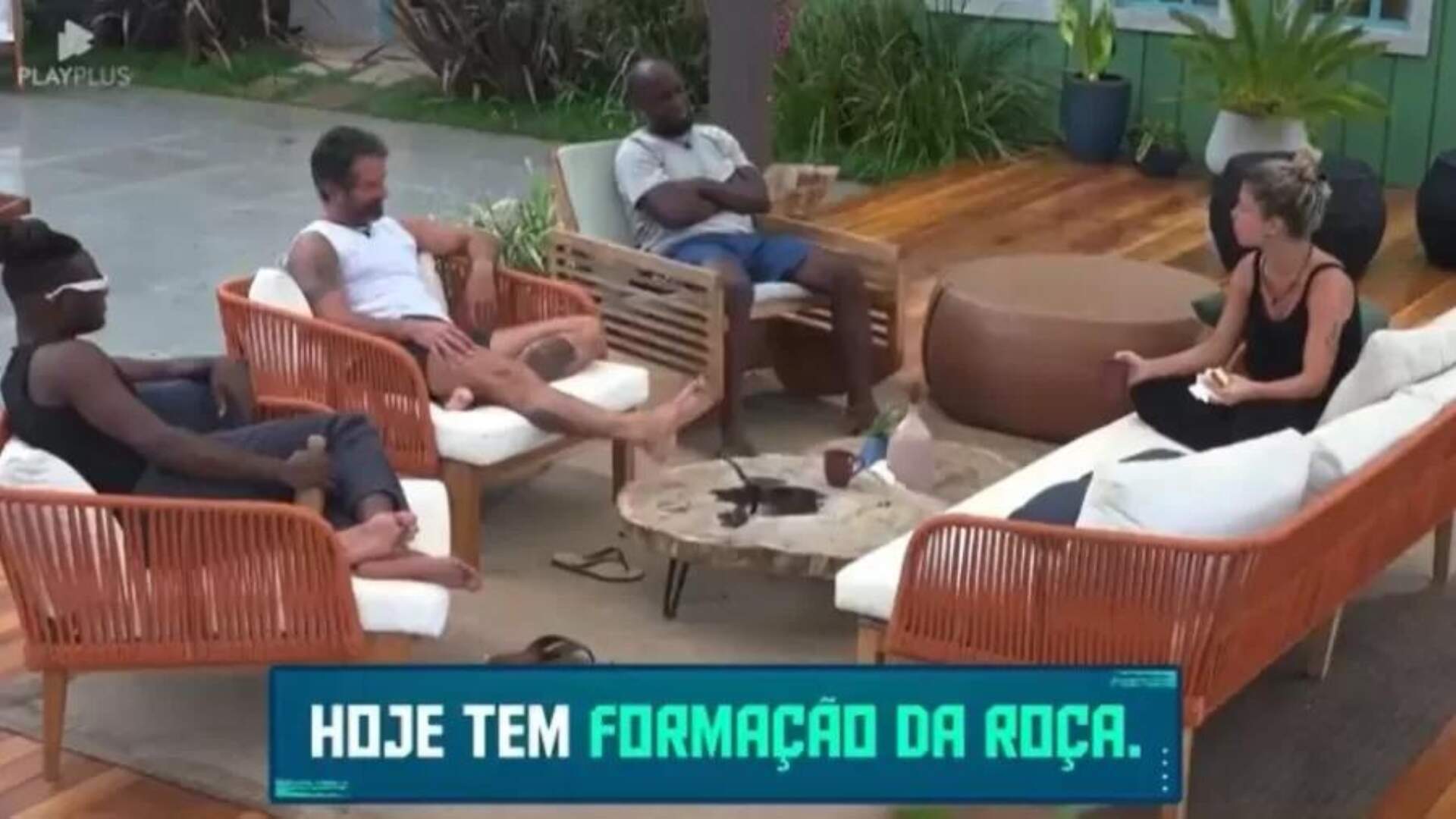 A Fazenda 14: Pelé perde a paciência, chama Bia e Deolane de bruxas e desabafa: “Cara de c*” - Metropolitana FM