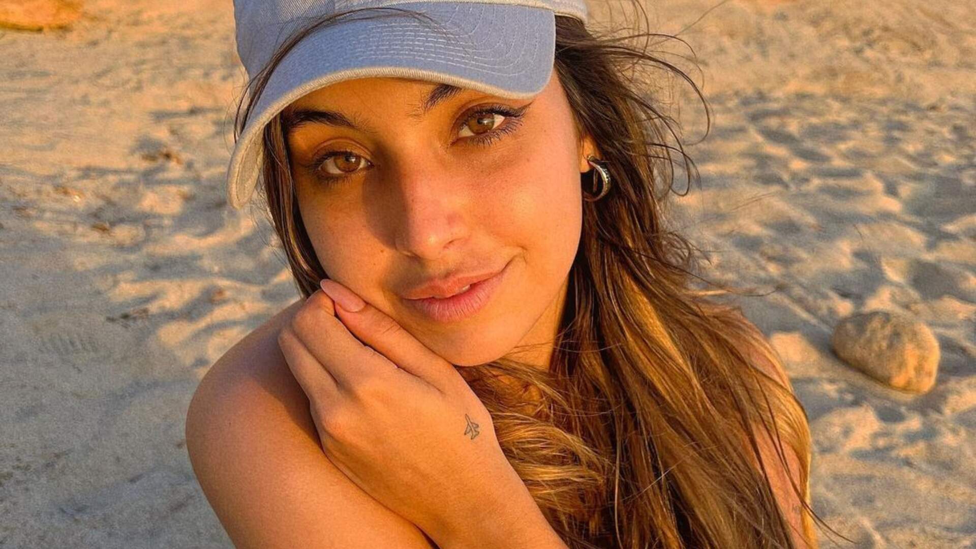 Vanessa Lopes provoca na piscina com fio-dental cavado no limite da virilha: “Agora é assim” - Metropolitana FM